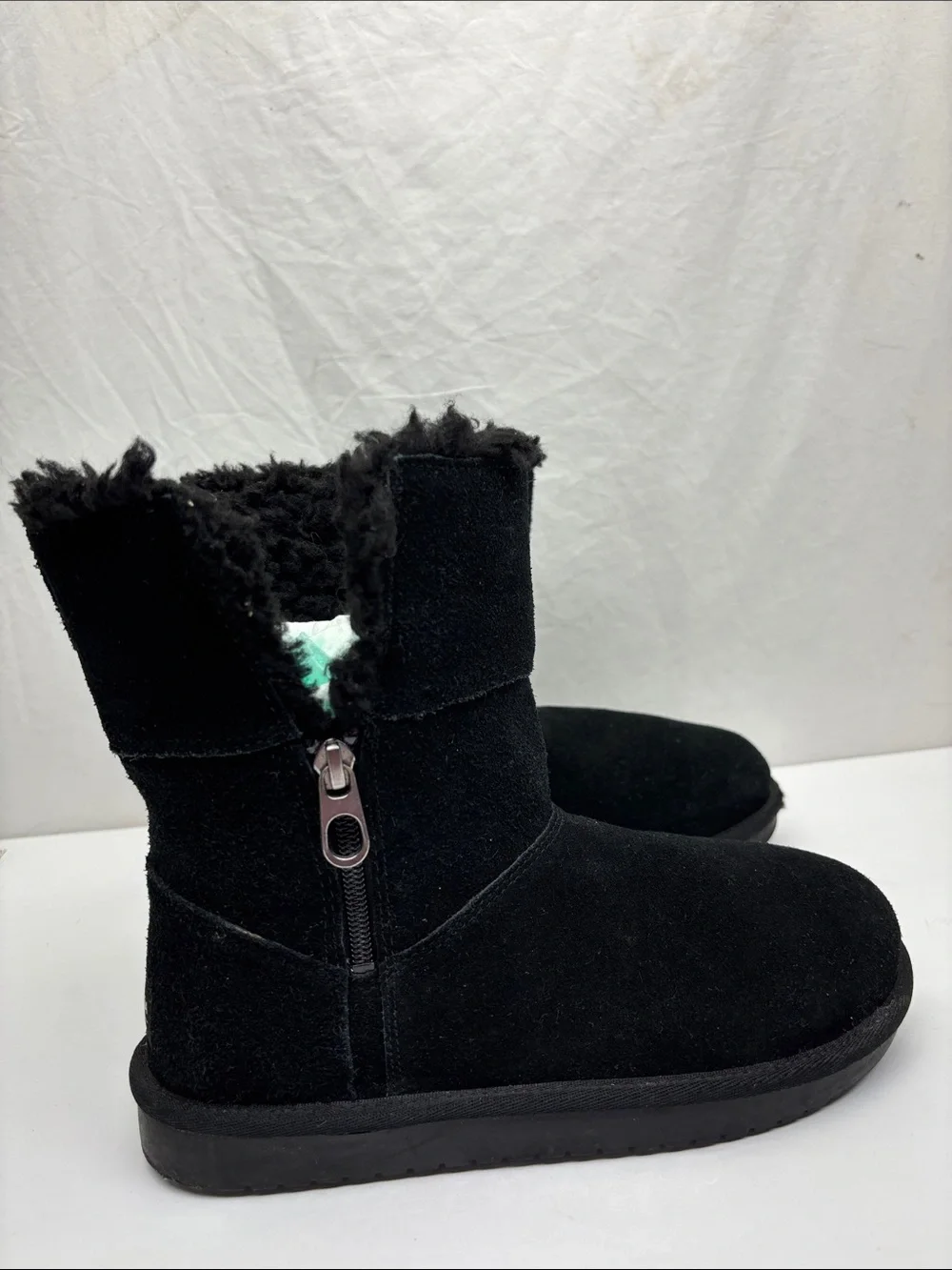 Kolaburra by Ugg Black Faux-Shearling Winter Boots, size 4 big girl, box 74